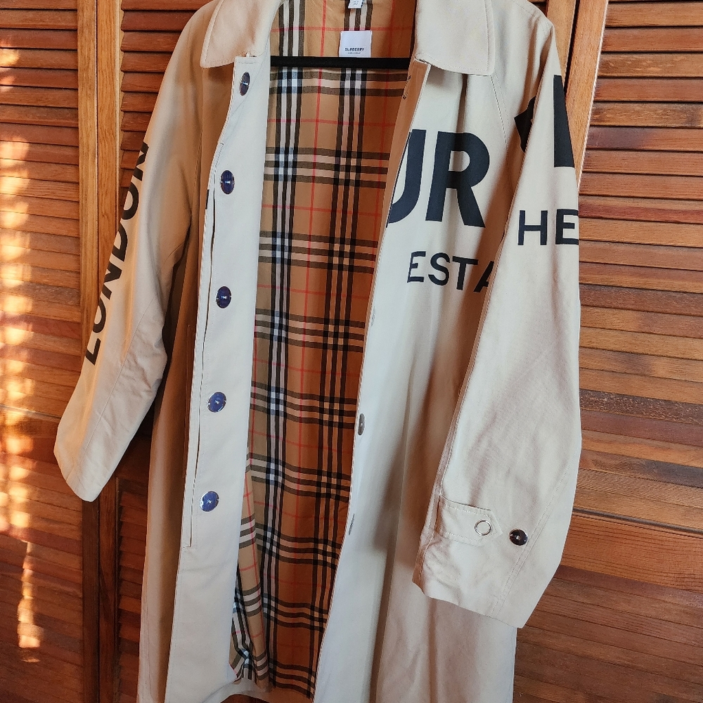 Burberry Tan Coat with Black Lettering - Picture 6 of 16